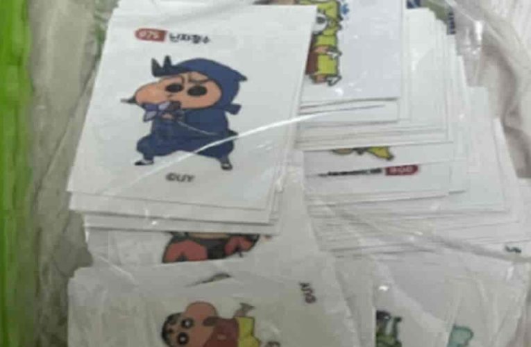 할아버지가 나 주려고 짱구 스티커 모아오셨대..
